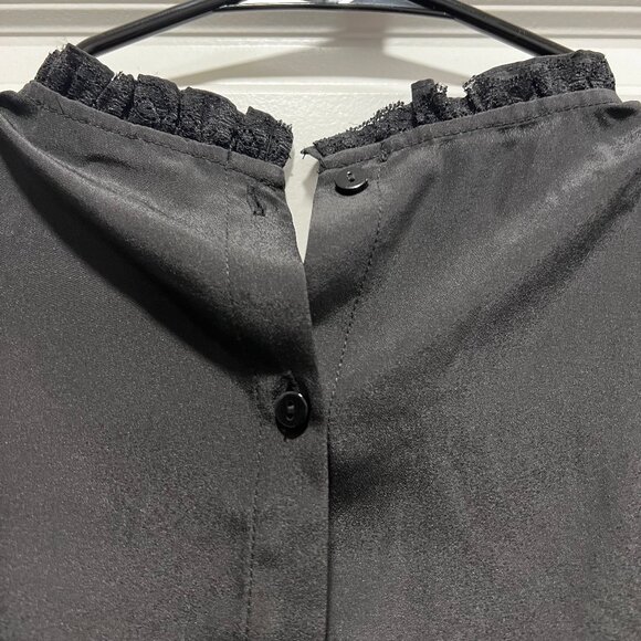 Modcloth Top Women's Medium Short Sleeve with Buttoned Back in Black - Picture 2 of 5